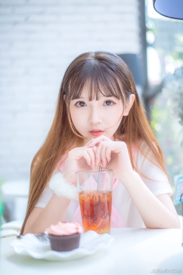 瀑布对悬崖无可畏惧，所以唱出气势磅礴的生命之歌。